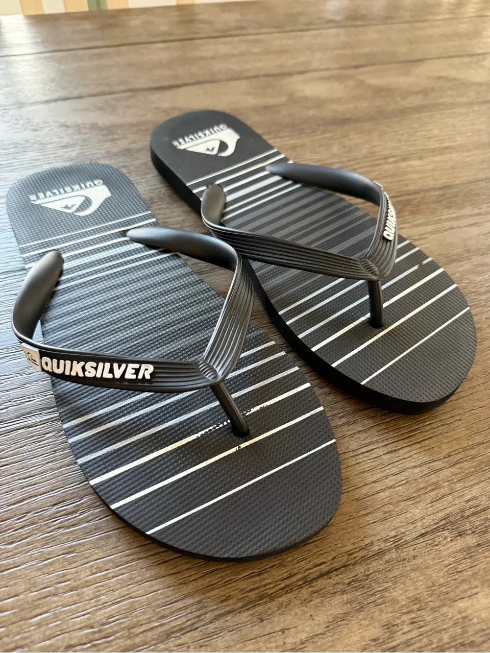 Quiksilver Black and White Striped Men's Flip Flops